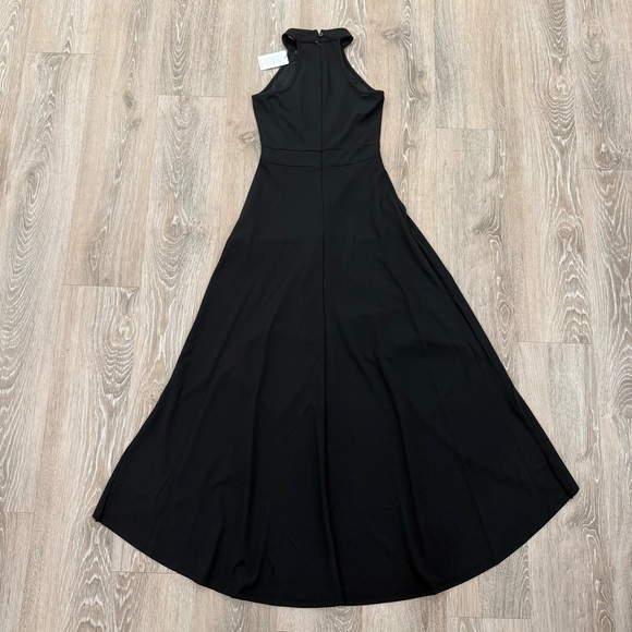 Elegant Black Sleeveless Halter Dress - Picture 5 of 6